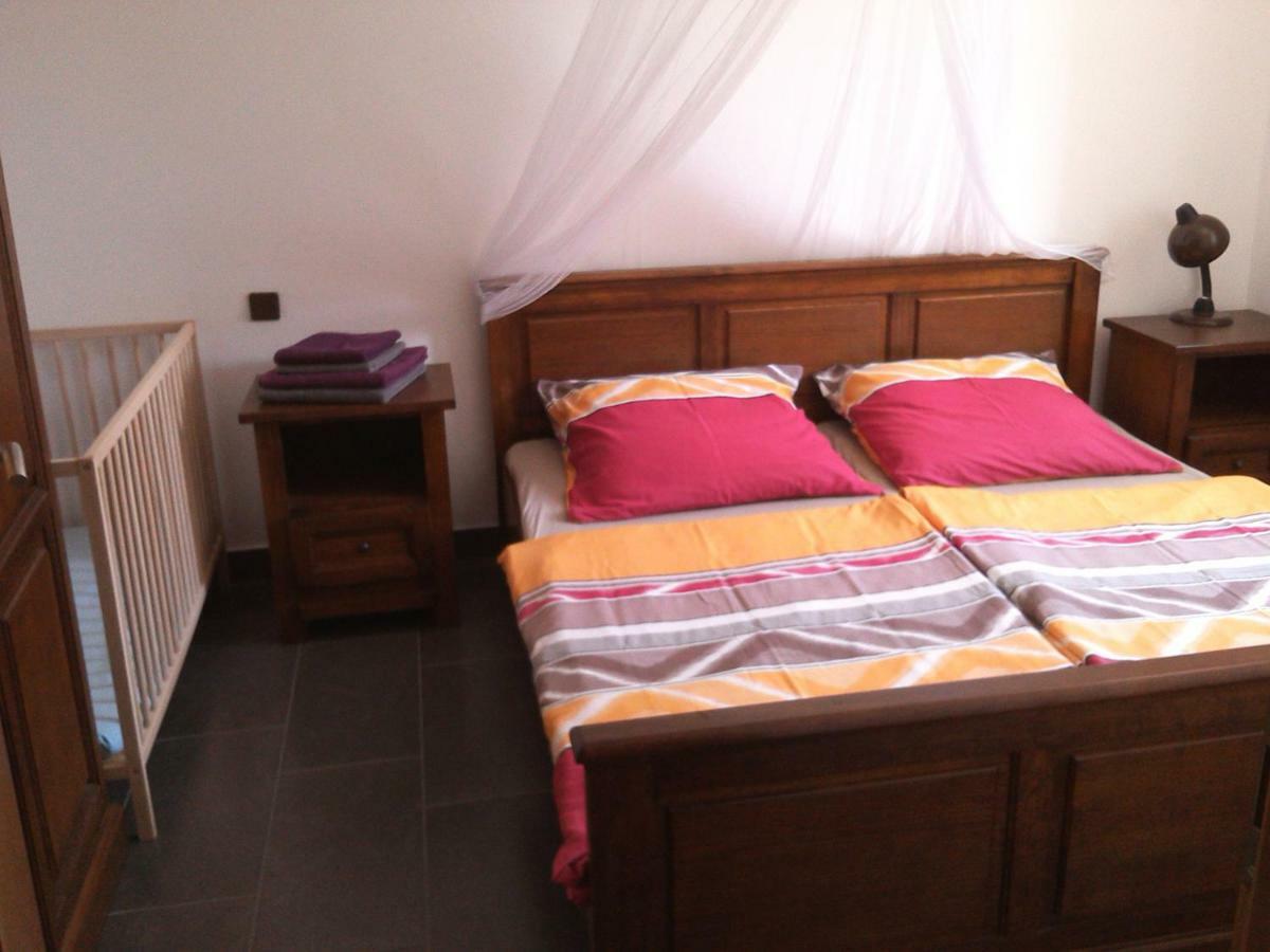 Ferienwohnung-Apartment  Povljana Buitenkant foto